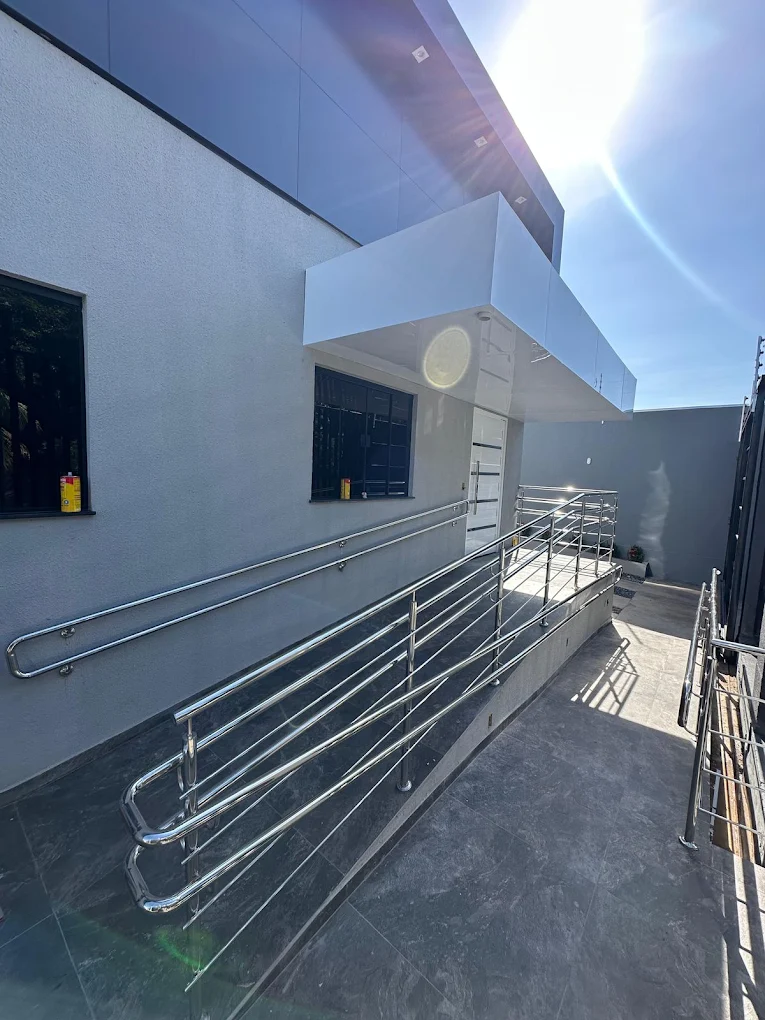 Entrada com acessibilidade da Aerotécnica
